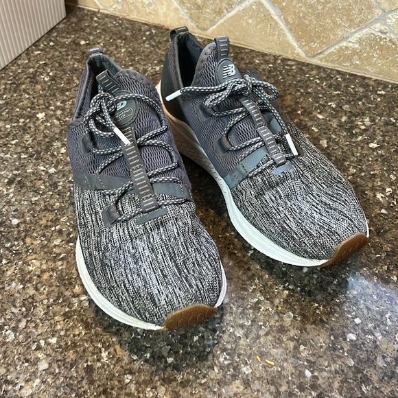 Women’s New Balance - Picture 1 of 2